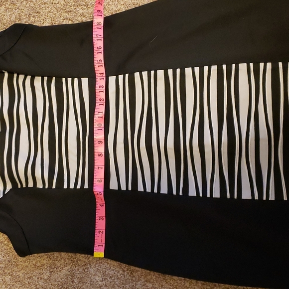 Fitted dress in size 16. - Picture 4 of 4